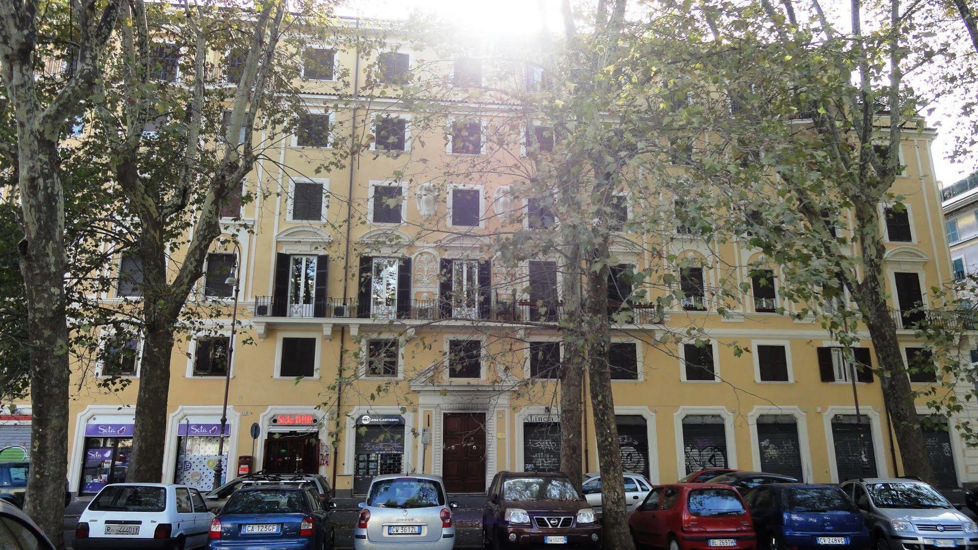 Alojamento de Acomodação e Pequeno-almoço Giovine Italia 3*